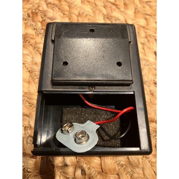 Dean Portable Bass In A Box, Practice Guitar Amp, Use With Headphones - Picture 3 of 6